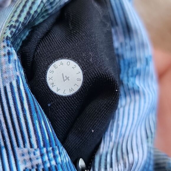 LULULEMON CHOOSE A SIDE SHORTS - BLACK NIGHT AND SUN DAZED MULTI BLUE, SIZE 4 - Picture 5 of 11